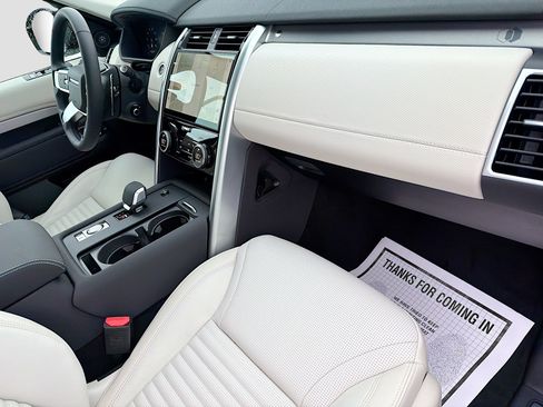 New 2026 Land Rover Discovery Limited Edition AWD/4WD image 15