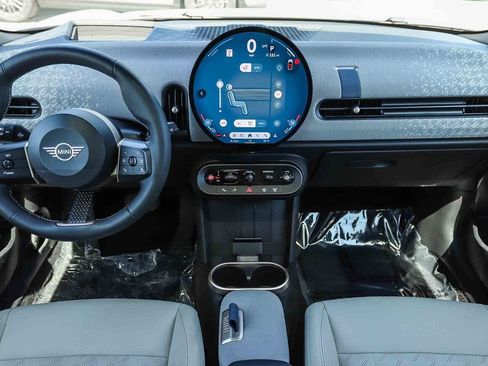 Used 2025 MINI Cooper 2-Door Hardtop FWD image 16