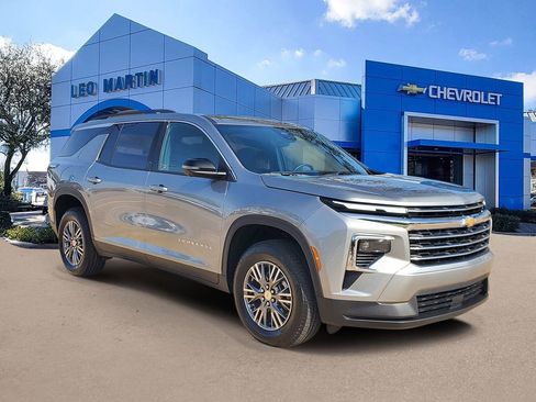 New 2026 Chevrolet Traverse LT w/ Driver Confidence Package image 2