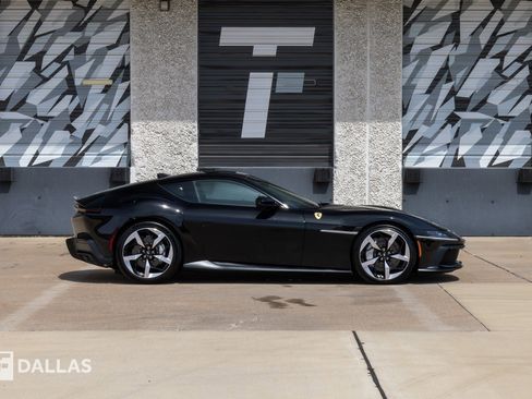 Used 2025 Ferrari 12Cilindri image 17