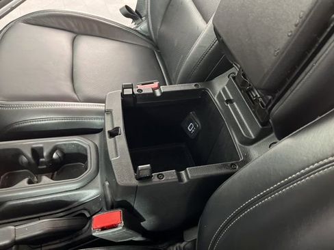 Used 2023 Jeep Wrangler Sport S image 30