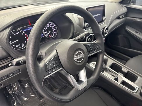 Used 2025 Nissan Sentra SV image 9