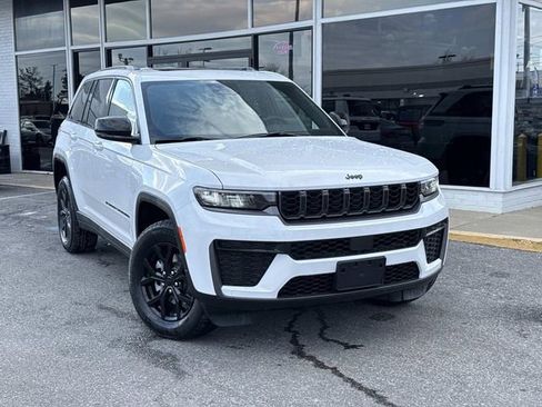 New 2026 Jeep Grand Cherokee Altitude AWD/4WD image 2