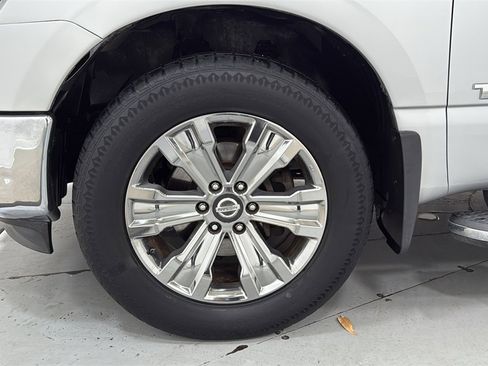 Used 2018 Nissan Titan SV w/ SV Convenience Package image 24