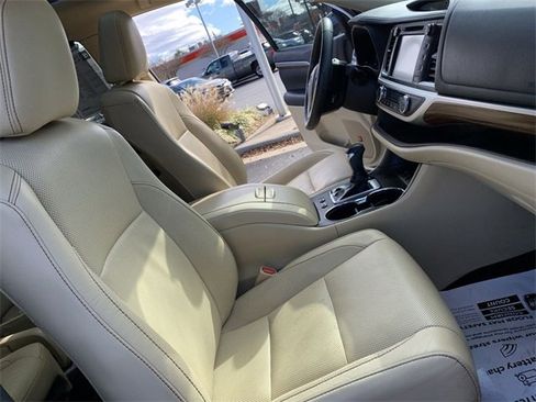 Used 2019 Toyota Highlander Limited Platinum image 14