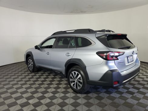 Used 2025 Subaru Outback Premium AWD/4WD image 6