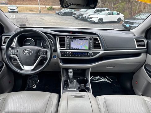 Used 2019 Toyota Highlander Limited image 15