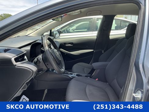Used 2021 Toyota Corolla LE FWD image 11