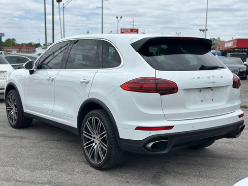 Used 2016 Porsche Cayenne AWD/4WD image 8