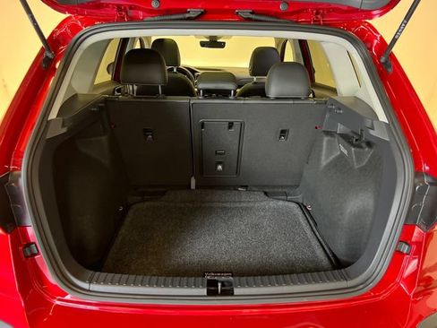Certified 2023 Volkswagen Taos SE w/ Panoramic Sunroof Package FWD image 5