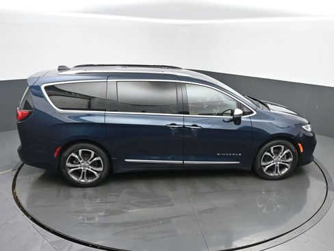 Used 2024 Chrysler Pacifica Pinnacle FWD image 41