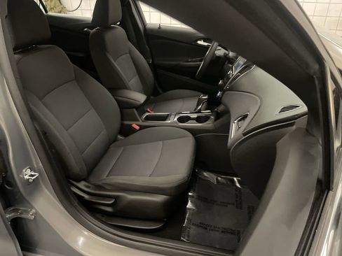 Used 2018 Chevrolet Cruze LT w/ Convenience Package FWD image 20