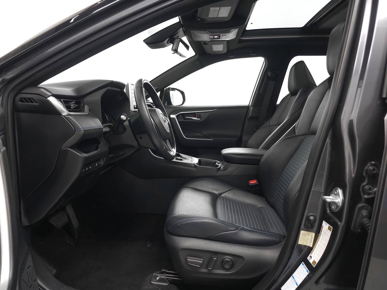 Used 2019 Toyota RAV4 XSE AWD/4WD image 4