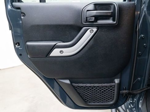 Used 2017 Jeep Wrangler Unlimited Rubicon w/ Connectivity Group AWD/4WD image 23