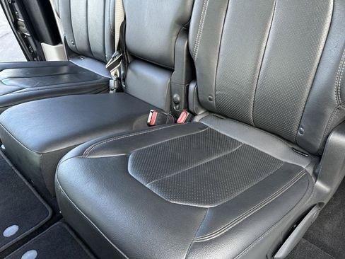 Used 2019 Chrysler Pacifica Touring-L FWD image 31