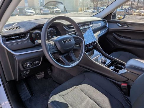 Used 2023 Jeep Grand Cherokee Laredo w/ Luxury Tech Group I image 12