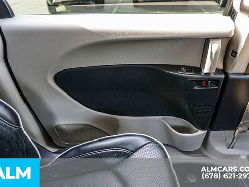 Used 2023 Chrysler Pacifica Limited image 34