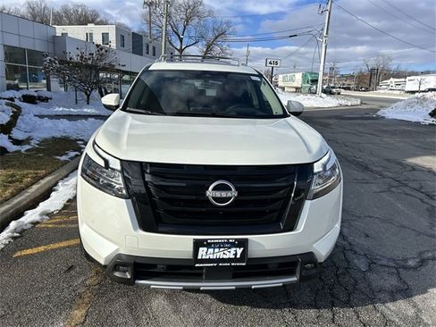 Used 2023 Nissan Pathfinder Platinum w/ Black Appearance Package image 3