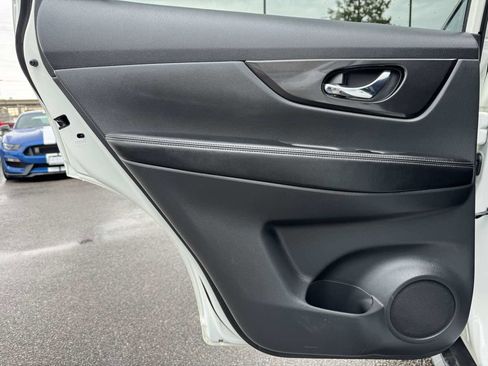 Used 2018 Nissan Rogue SV w/ Premium Package image 41