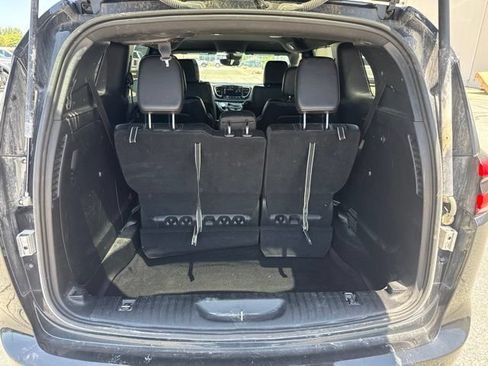 Used 2025 Chrysler Pacifica Select FWD image 15
