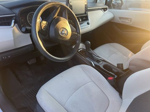Used 2022 Toyota Corolla LE image 9