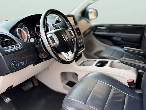 Used 2012 Dodge Grand Caravan SXT w/ UConnect Hands-Free Group FWD image 15