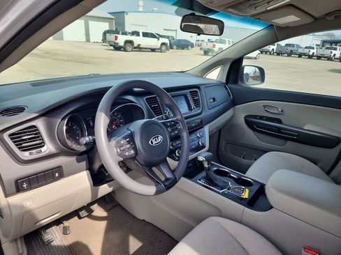 Used 2019 Kia Sedona L image 10