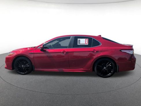 Used 2020 Toyota Camry SE FWD image 2