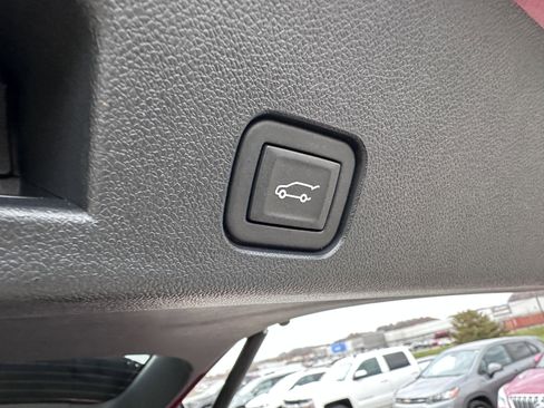 Used 2024 Chevrolet Traverse Z71 image 15