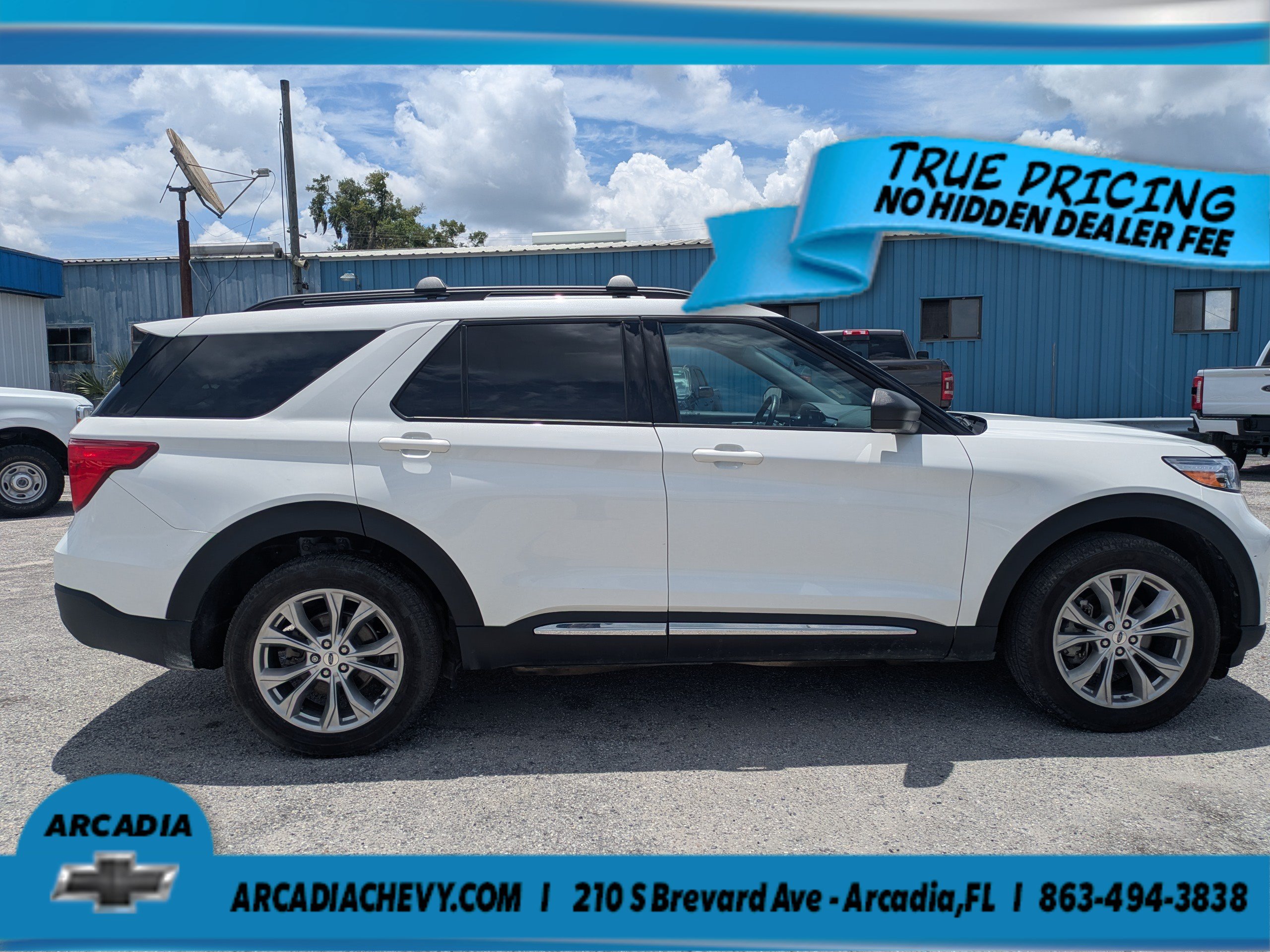 Used 2024 Ford Explorer XLT w/ Equipment Group 202A AWD/4WD image 3