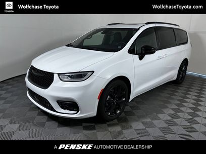 Used 2025 Chrysler Pacifica Limited