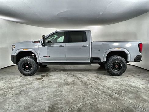 Used 2024 GMC Sierra 2500 AT4X image 5