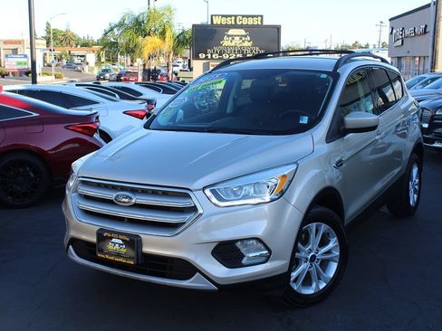 Used 2018 Ford Escape SEL FWD image 2