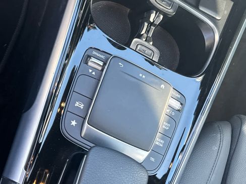 Used 2022 Mercedes-Benz GLB 250 4MATIC image 19