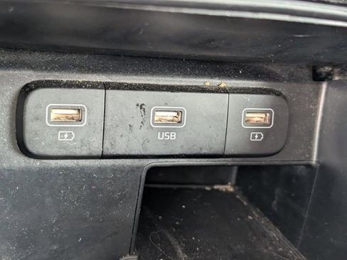 Used 2022 Kia Sorento LX image 18