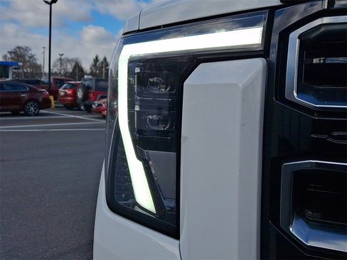 Used 2025 GMC Sierra 2500 AT4 w/ AT4 Preferred Package image 9