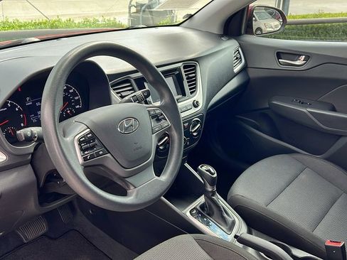 Used 2022 Hyundai Accent SE w/ Cargo Package image 2