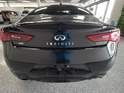 Used 2017 INFINITI Q60 Red Sport 400 AWD/4WD image 3