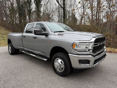 Used 2023 RAM 3500 Tradesman w/ Chrome Appearance Group image 4