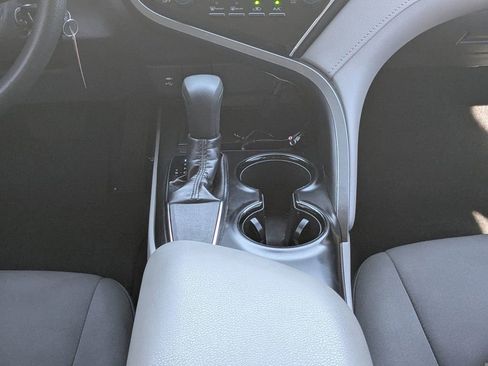 Used 2018 Toyota Camry LE image 19