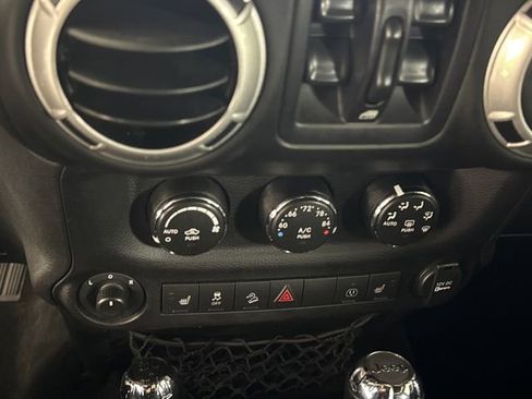 Used 2017 Jeep Wrangler Unlimited Rubicon AWD/4WD image 54