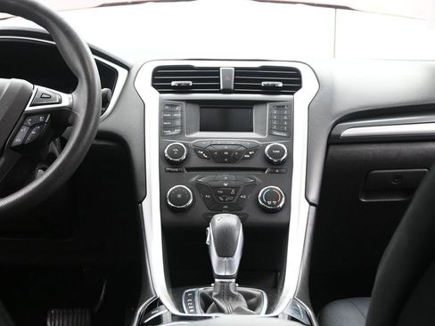 Used 2016 Ford Fusion SE image 25