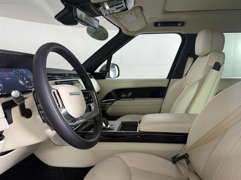 Used 2025 Land Rover Range Rover SE image 33
