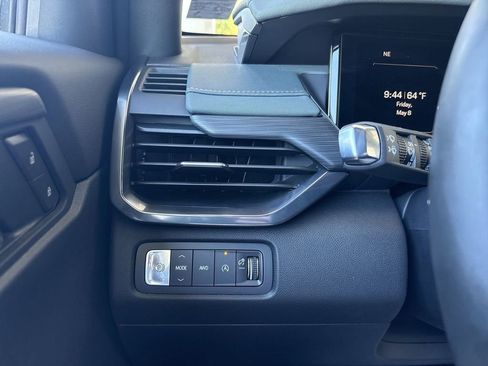 Certified 2025 GMC Acadia AT4 AWD/4WD image 18