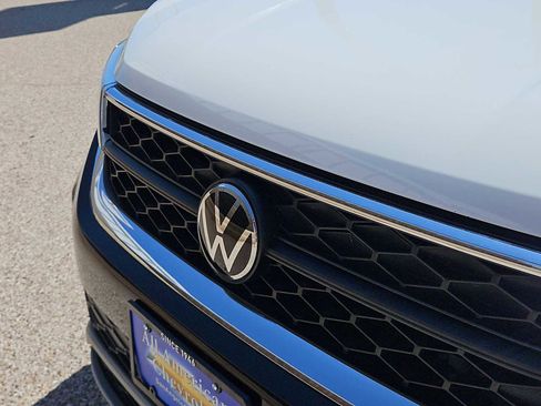 Used 2024 Volkswagen Taos SE FWD image 13