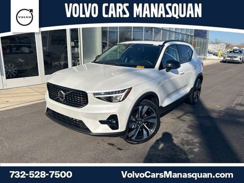 Certified 2025 Volvo XC40 B5 Plus AWD/4WD image 1