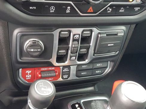 Used 2024 Jeep Wrangler Unlimited Rubicon w/ Safety Group AWD/4WD image 26