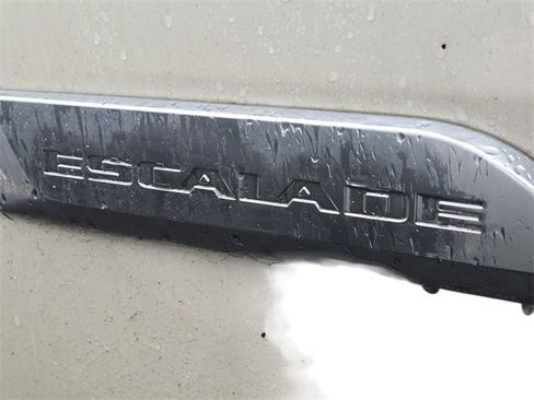 Used 2015 Cadillac Escalade Premium image 10