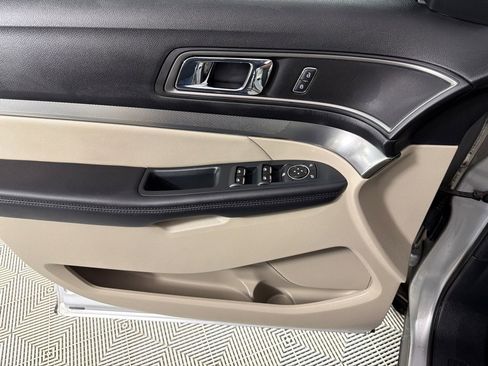Used 2019 Ford Explorer XLT w/ Equipment Group 202A FWD image 11