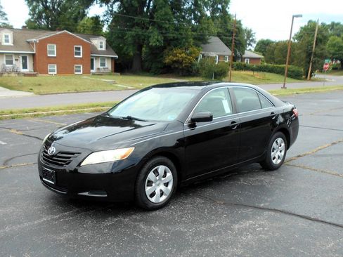 Used 2008 Toyota Camry LE FWD image 1